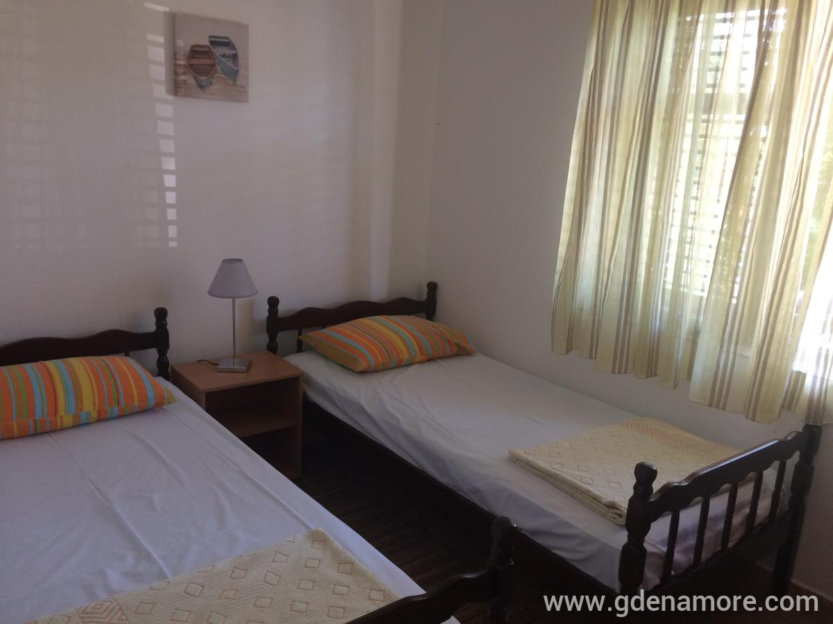Apartman Cvjetkovic, privatni smeštaj u mestu Baošići, Crna Gora